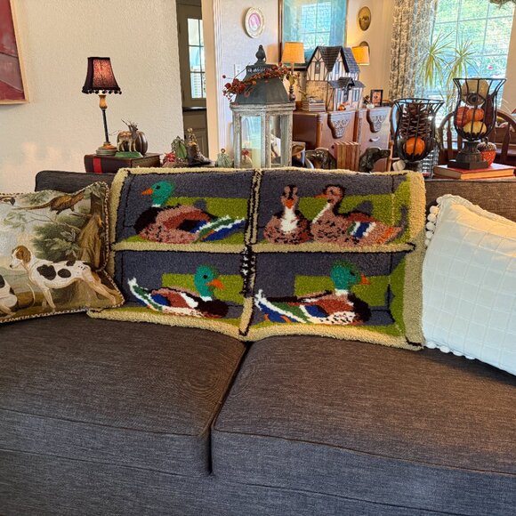 Large MCM Hooked Duck Rug - Picture 17 of 17